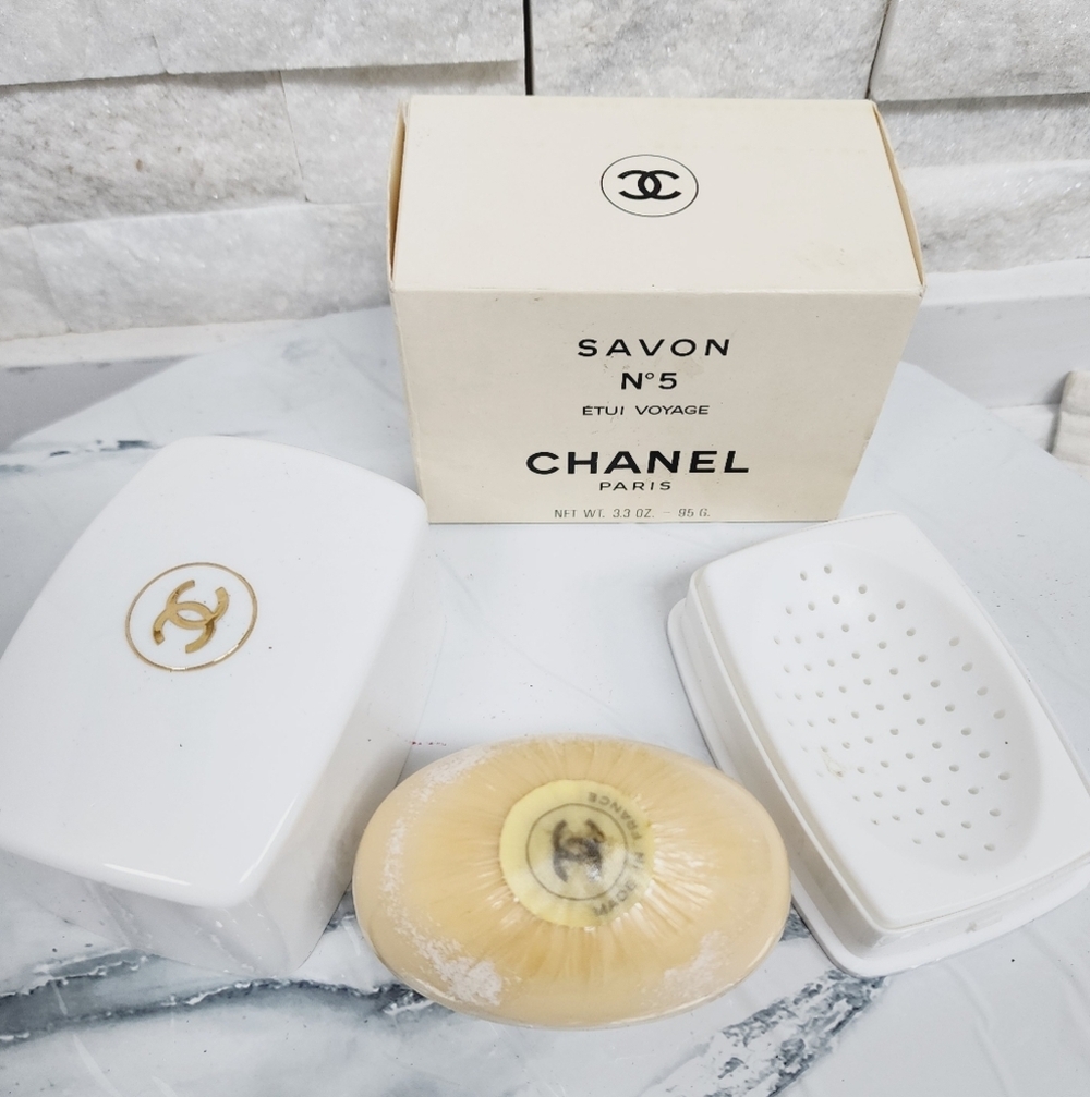 Authentic set chanel,wallets, parfum soap,lipstick and blush - Picture 2 of 12